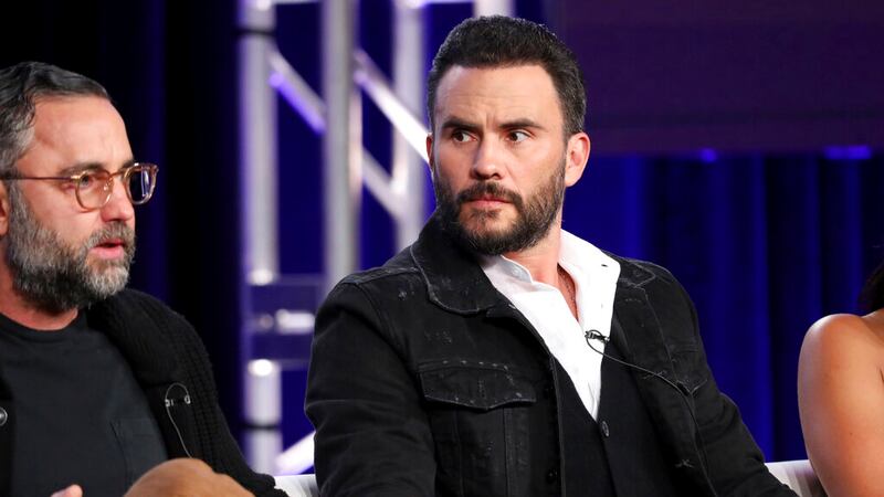 Juan Pablo Raba habla en el panel "Coyote" durante la gira de prensa de invierno de Paramount...